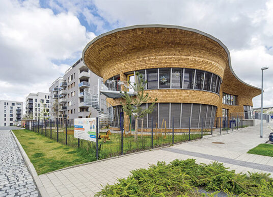 Česká školka od finského architekta s českými obklady RAKO