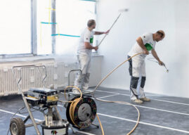 Hledáte interiérovou barvu, která vám ušetří práci při rekonstrukci?